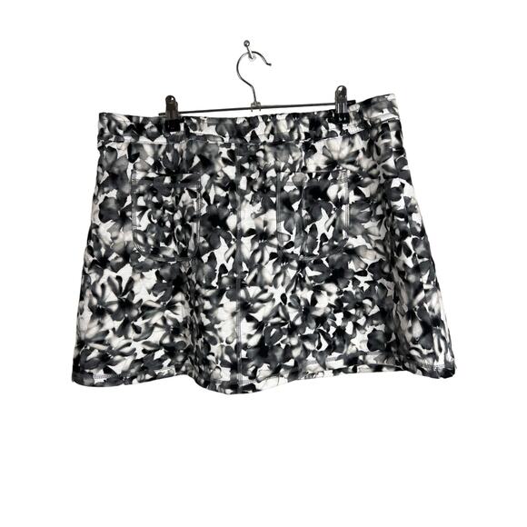 Isaac Mizrahi Soho Petite Quilted Knit Jacquard Skort PITCH BLACK NWOT SIZE 5XP - Picture 3 of 10